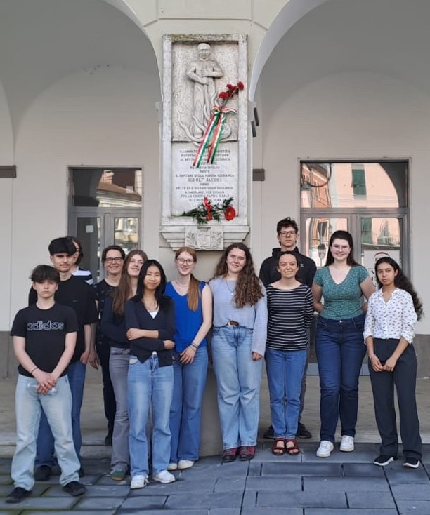 Sarzana Gruppenbild Relief Jacobs